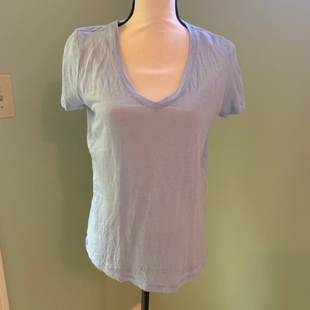 Lou and Grey light blue linen v-neck tee